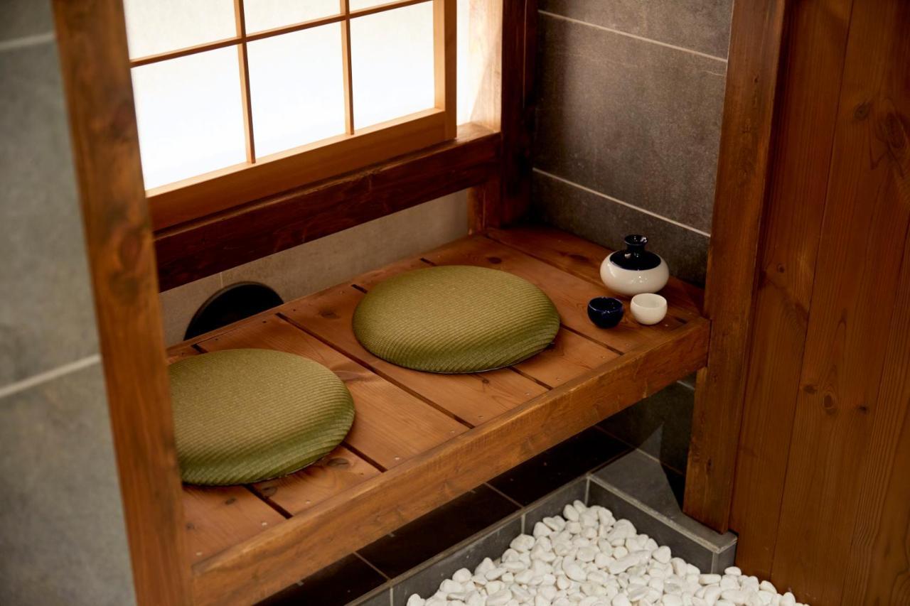 הוילה אוסקה 古今 天下茶屋 With A Private Parking Lot And A Half Open-Air Bath And Direct To Kix מראה חיצוני תמונה