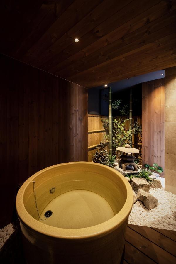 הוילה אוסקה 古今 天下茶屋 With A Private Parking Lot And A Half Open-Air Bath And Direct To Kix מראה חיצוני תמונה